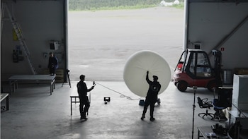 Elevan celular a la estratósfera