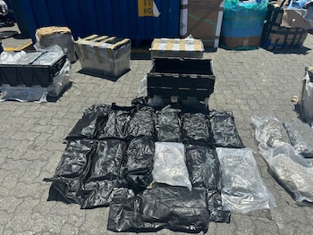 La DNCD y el Ministerio Público incautaron 133 paquetes de presunta marihuana en el Puerto de Haina Oriental durante operativos realizados en Santo Domingo Oeste. (Foto: DNCD)