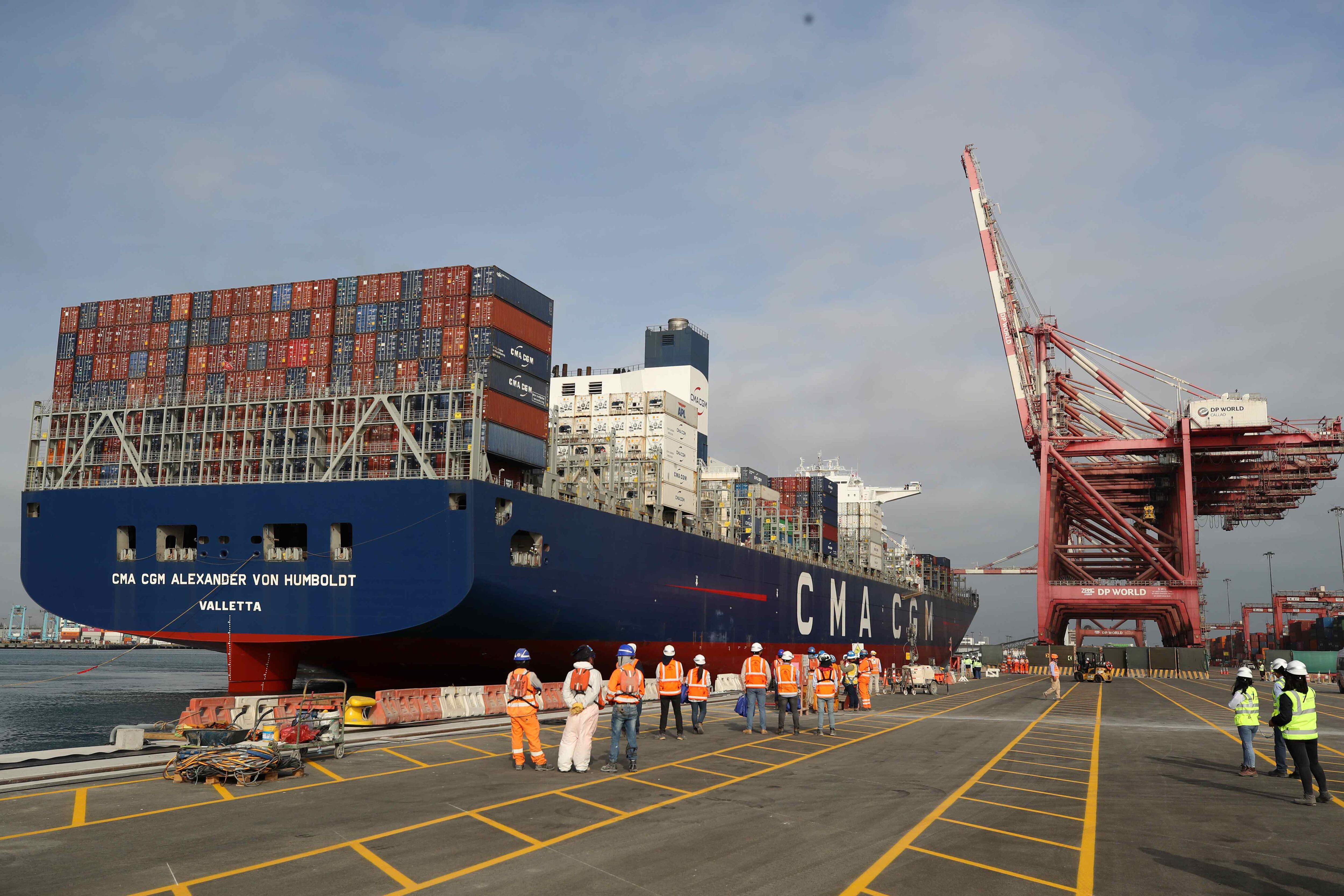 Se espera que el Perú cierre este año superando la barrera de los 65 mil millones de dólares en ingresos por exportaciones, según las proyecciones de la ministra Galdo. (EFE/ Paolo Aguilar)