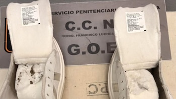 Intentaron entrar drogas ocultas en las zapatillas durante un control de ingreso a la cárcel de Bouwer