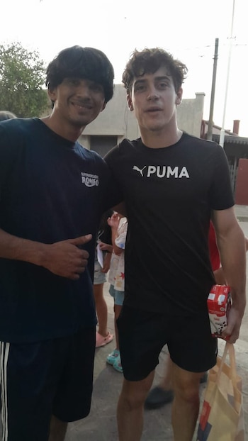 Colapinto con un fanático tras