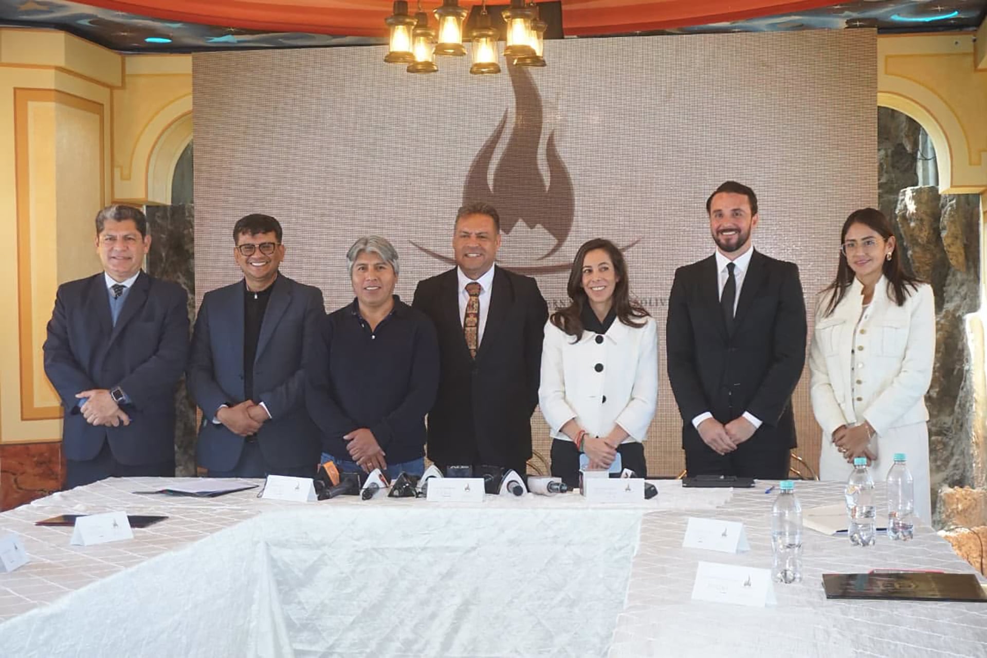 Gobernadores de Bolivia acuerdan cinco propuestas antes del diálogo fiscal con el Gobierno