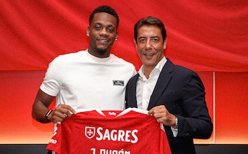 Rui Costa acompañó la presentación de Jhon Durán ante los medios oficiales del Benfica-crédito @SLBenfica/X