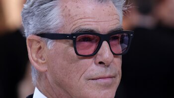 Pierce Brosnan es acusado de