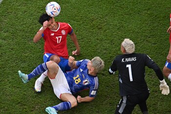 Costa Rica's midfielder #17 Yeltsin