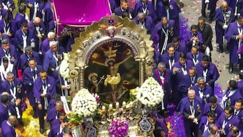 El mes morado convierte las calles del Centro Histórico de Lima en escenarios de fe, recogimiento y fervor popular - Créditos: Andina.