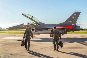 El caza recorrió la base de Río IV y sus alrededores