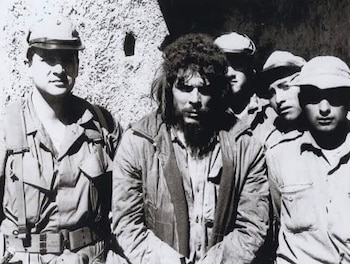 El comandante argentino-cubano retenido por las Fuerzas Armadas bolivianas tras el combate final en el cañón (Cortesía: La Tijera).