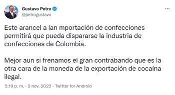 Trino del mandatario defendiendo su