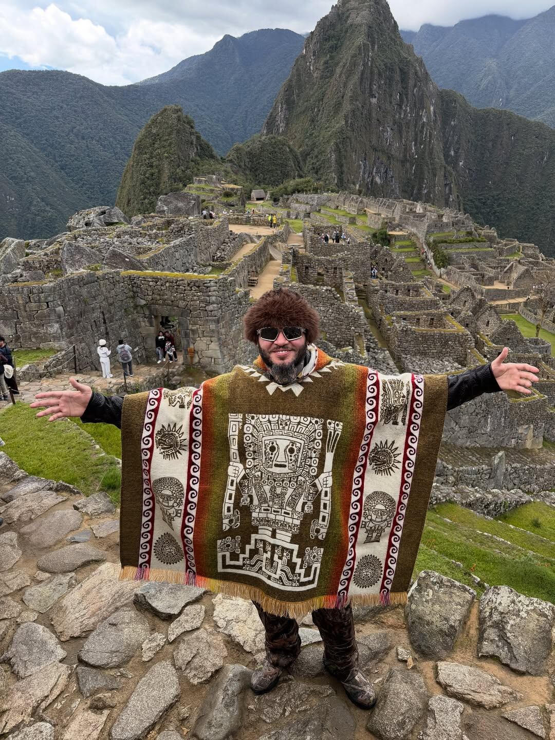 Farruko sorprende con su visita a Cusco: conoció Machu Picchu. IG