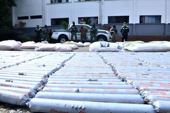 El cargamento incluía nitrato de amonio, Anfo, 2.700 detonadores y 1.500 metros de cordón detonante destinados a actos violentos y minería ilegal - crédito Policía Nacional