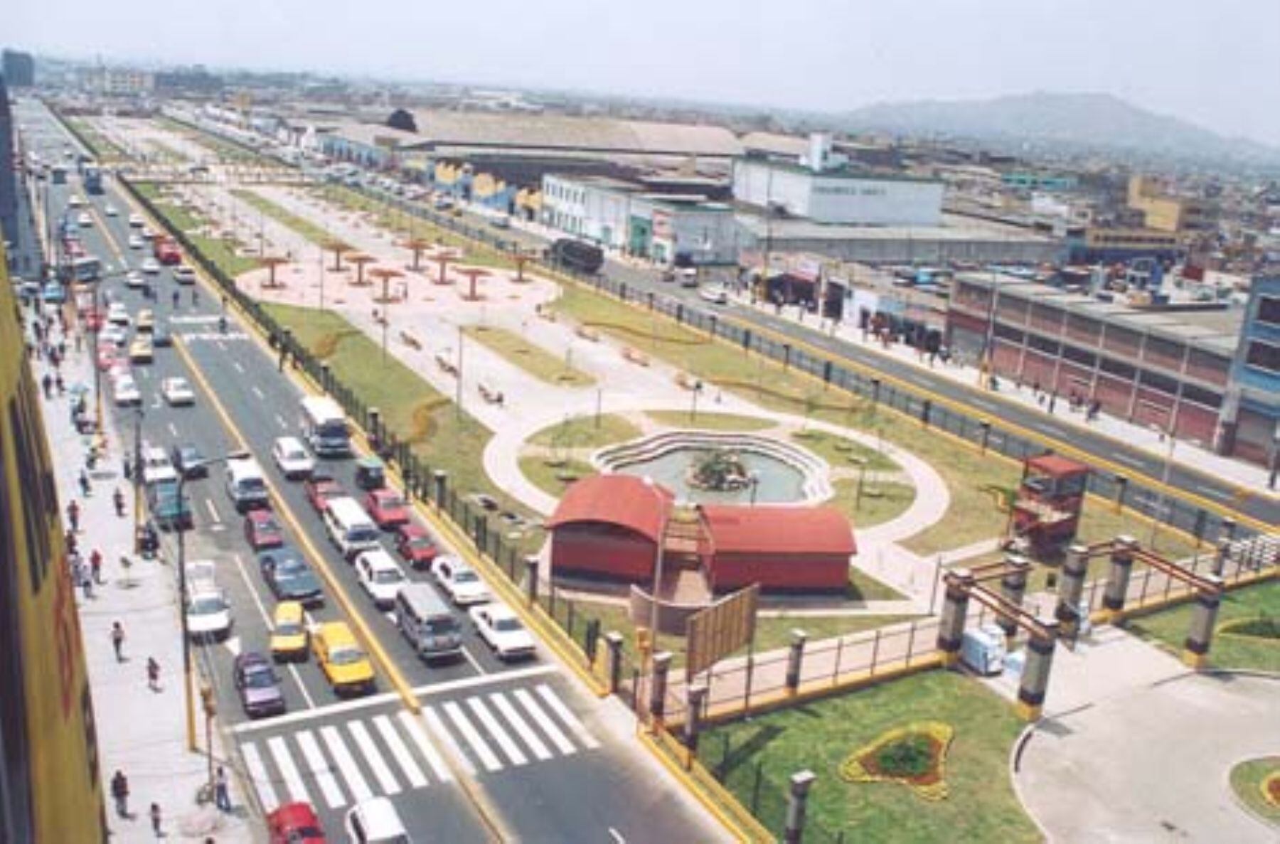 Desde sus orígenes hasta hoy, descubre la historia y revitalización de estos importantes sitios limeños, con Las Malvinas a la cabeza en el comercio ferretero.Foto: Andina