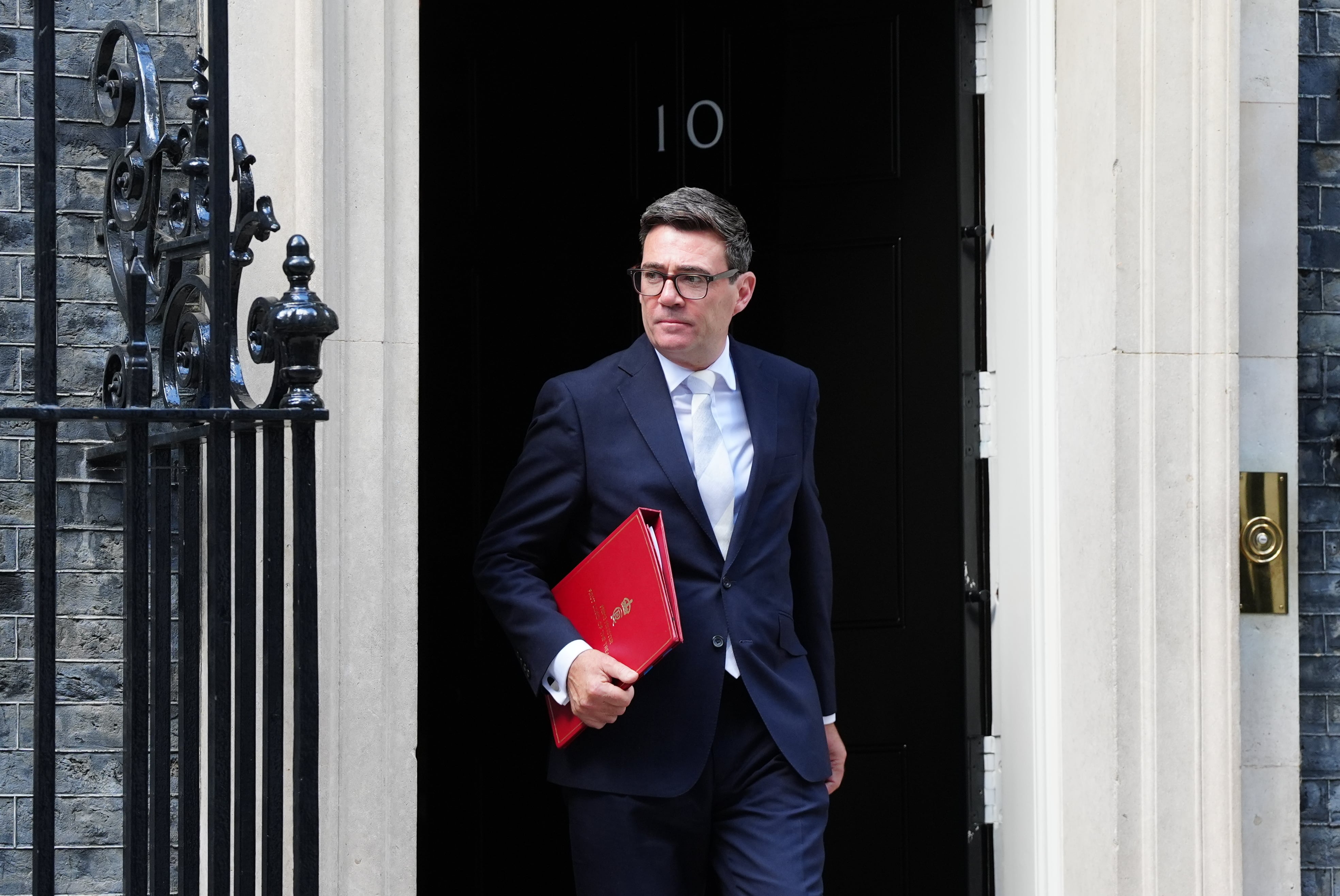 Burnham, quien reemplazó a Keir Starmer como primer ministro en julio, busca fortalecer la cooperación con la Unión Europea mientras intenta impulsar el crecimiento de la economía británica (AP)