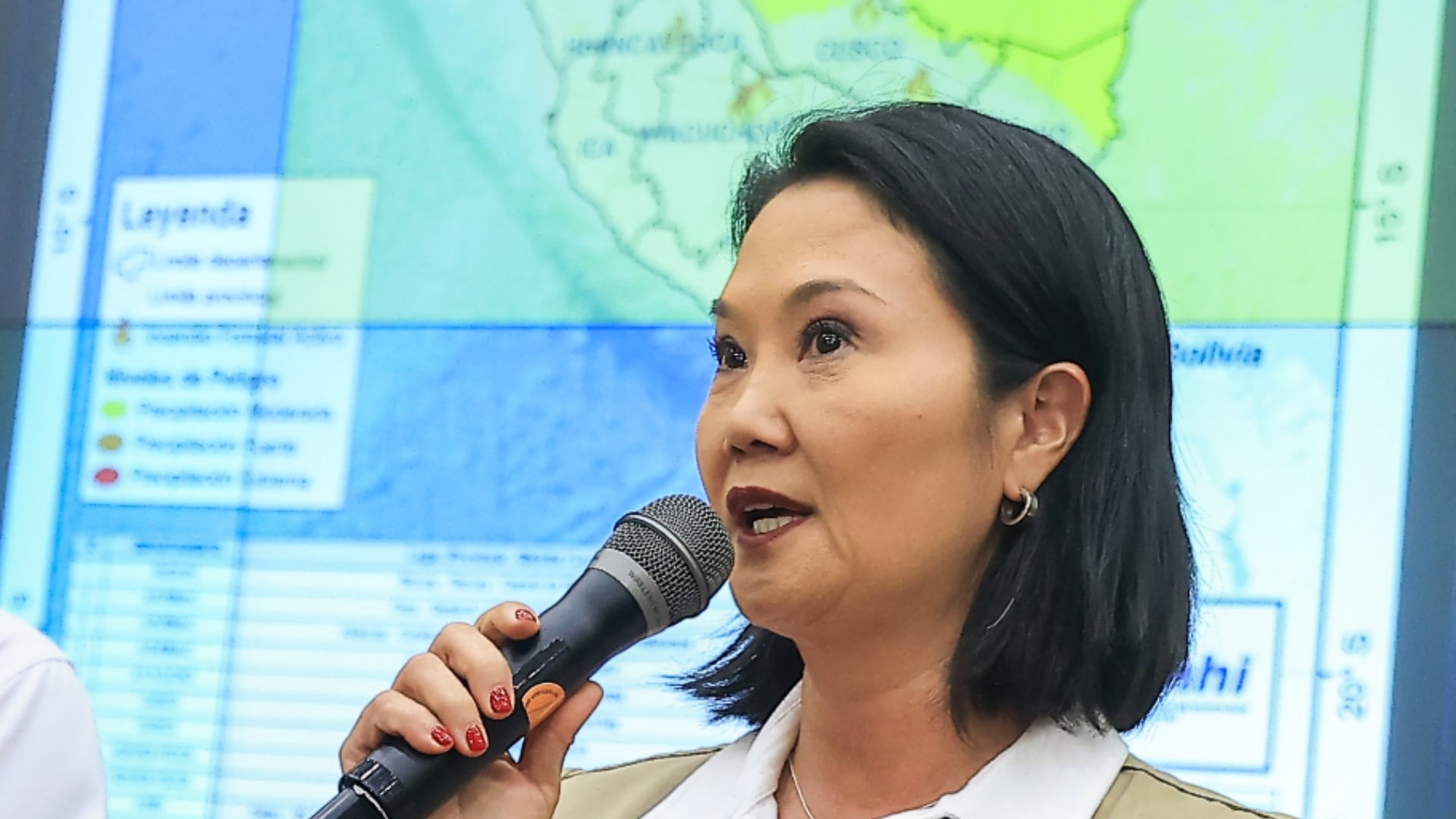 Keiko Fujimori ofrece declaraciones sobre las obras de prevención ante el Fenómeno El Niño durante su visita a la región de Piura.