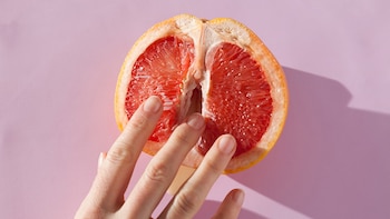 Las mujeres pueden tener orgasmo, pueden eyacular y también pueden tener lo que se llama squirt (Shutterstock)