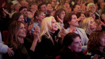 Susana Giménez fue a ver Berlín, Berlín al teatro: look total black e invitación personalizada