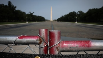 Vacían la Reflecting Pool del Lincoln Memorial y aún no encuentran pruebas de vandalismo tras las denuncias de Trump