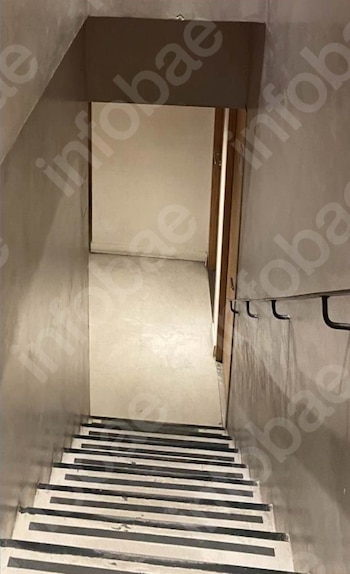 Cayó por las escaleras de un café en Belgrano, se fracturó un pie y demandó al local: más de $28 millones de indemnización