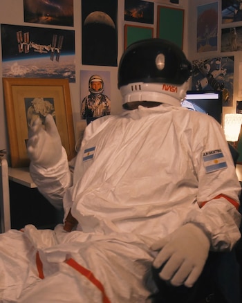 Hilda Lizarazu y Juan Rosasco en su nuevo videoclip, "Astronauta"