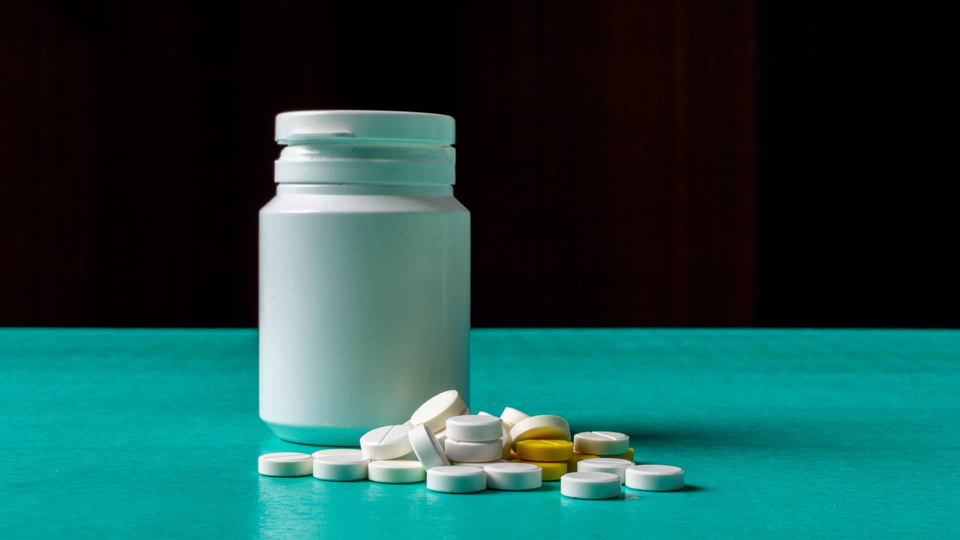 La proliferación de información imprecisa en redes sociales y medios contribuye a la banalización de los riesgos que implican el propofol y el fentanilo