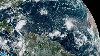 La tormenta tropical Philippe seguirá