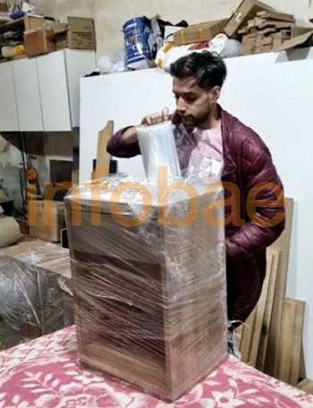 Morel embalando una mesa de