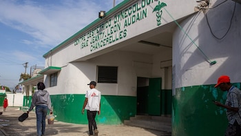 La violencia en Puerto Príncipe (Haití) vuelve a cerrar el hospital materno Isaïe Jeanty
