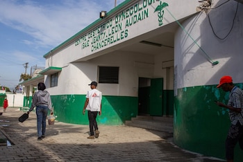 12/06/2026 Hospital materno de Isaïe Jeanty (Haití).
Médicos sin Fronteras ha anunciado que el hospital materno de Isaïe Jeanty ha vuelto a suspender sus actividades, por segunda vez en otros tantos meses, por una nueva explosión de violencia criminal en la barriada de Cité Soleil, en la capital de Haití, Puerto Príncipe, privando a las mujeres de una instalación esencial para su salud.
POLITICA LATINOAMÉRICA HAITÍ INTERNACIONAL
ALEXANDRE MARCOU /MSF
