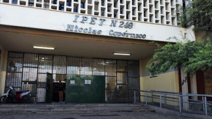Córdoba: un padre entró al colegio de su hija y se peleó a golpes con cinco alumnos
