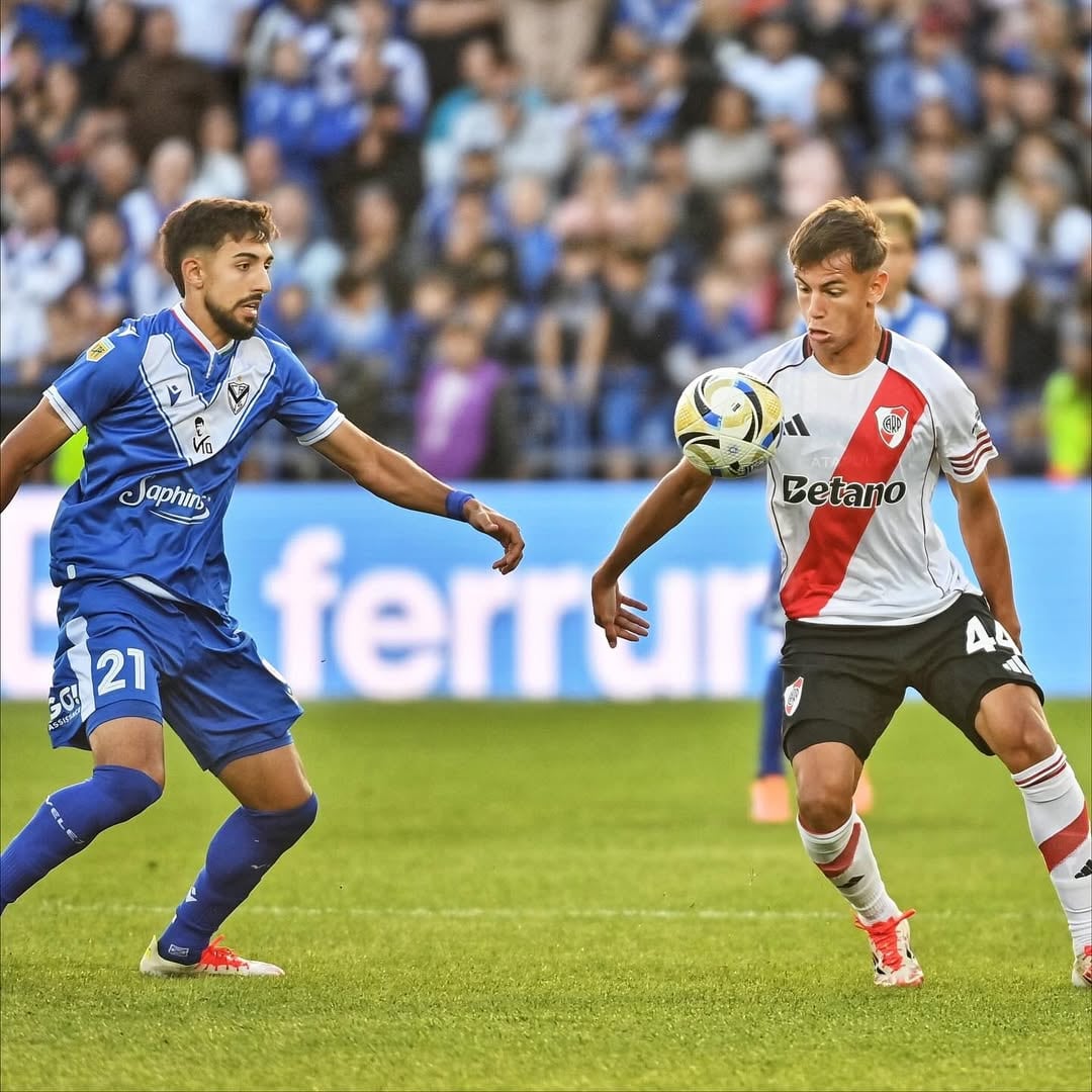 Su debut en Primera, ante Vélez