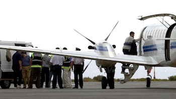 Interior presume de que ha conseguido ‘congelar’ los precios de los vuelos en avión para expulsar a migrantes irregulares: 12.870 euros la hora de vuelo