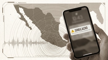 Un mapa de México en tonos neutros con ondas sísmicas desde Guerrero. En primer plano, una mano sostiene un teléfono con alerta "SIMULACRO".