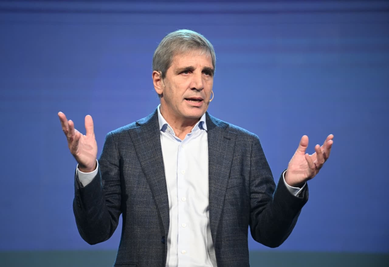 El ministro de Economía, Luis