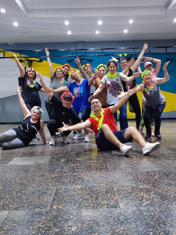 Gustavo Aquino, exjugador que fusiona fútbol y baile en sus clases para generación silver