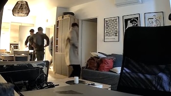 Delincuentes desvalijaron un departamento en Palermo y quedaron filmados: el video del robo