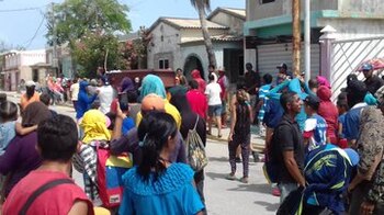 Decenas de personas protestaron en