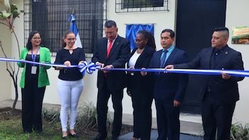 La inauguración del laboratorio coincidió con el primer congreso sobre metrología de radiaciones ionizantes y su impacto en la medicina y la industria salvadoreña. (Foto cortesía UES)