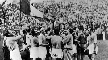 Italia festejando el título mundial en 1934