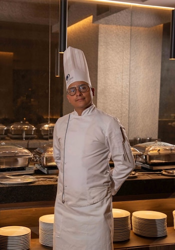 Al frente de la cocina de Ágata está Johan David Rodríguez Piñeros, chef colombiano con más de 14 años de experiencia en los sectores hotelero y gastronómico.