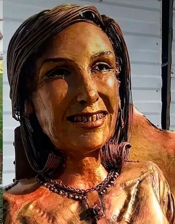 La estatua de Mirtha