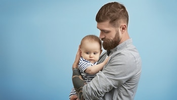 Vídeos cortos ayudan a padres primerizos a aprender los conceptos básicos de seguridad para recién nacidos