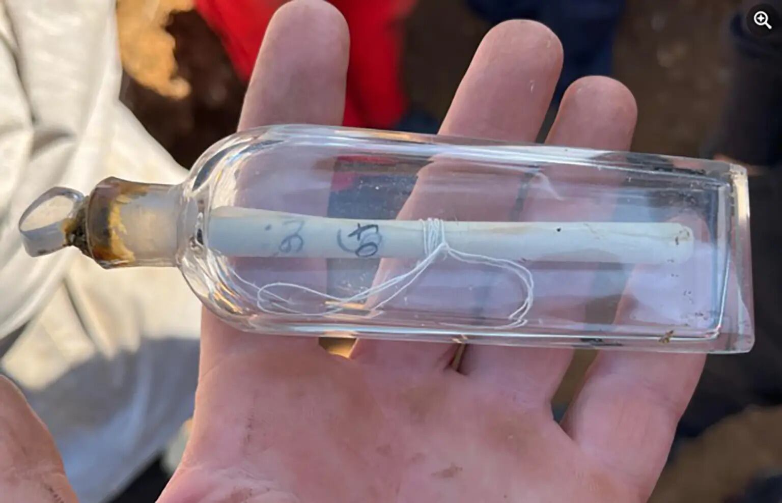 Un equipo de arqueólogos encuentra una “cápsula del tiempo” de 200 años ...