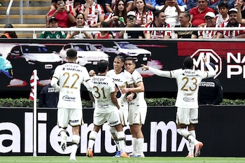 Pumas' midfielder #21 Uriel Antuna (C) celebrates with teammates after scoring his team's first goal during the Liga MX Clausura football match between Guadalajara and Pumas at Akron stadium in Zapopan, Jalisco state, Mexico, on April 5, 2026. (Photo by Ulises Ruiz / AFP)
