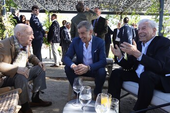 Toni Cantó con los escritores