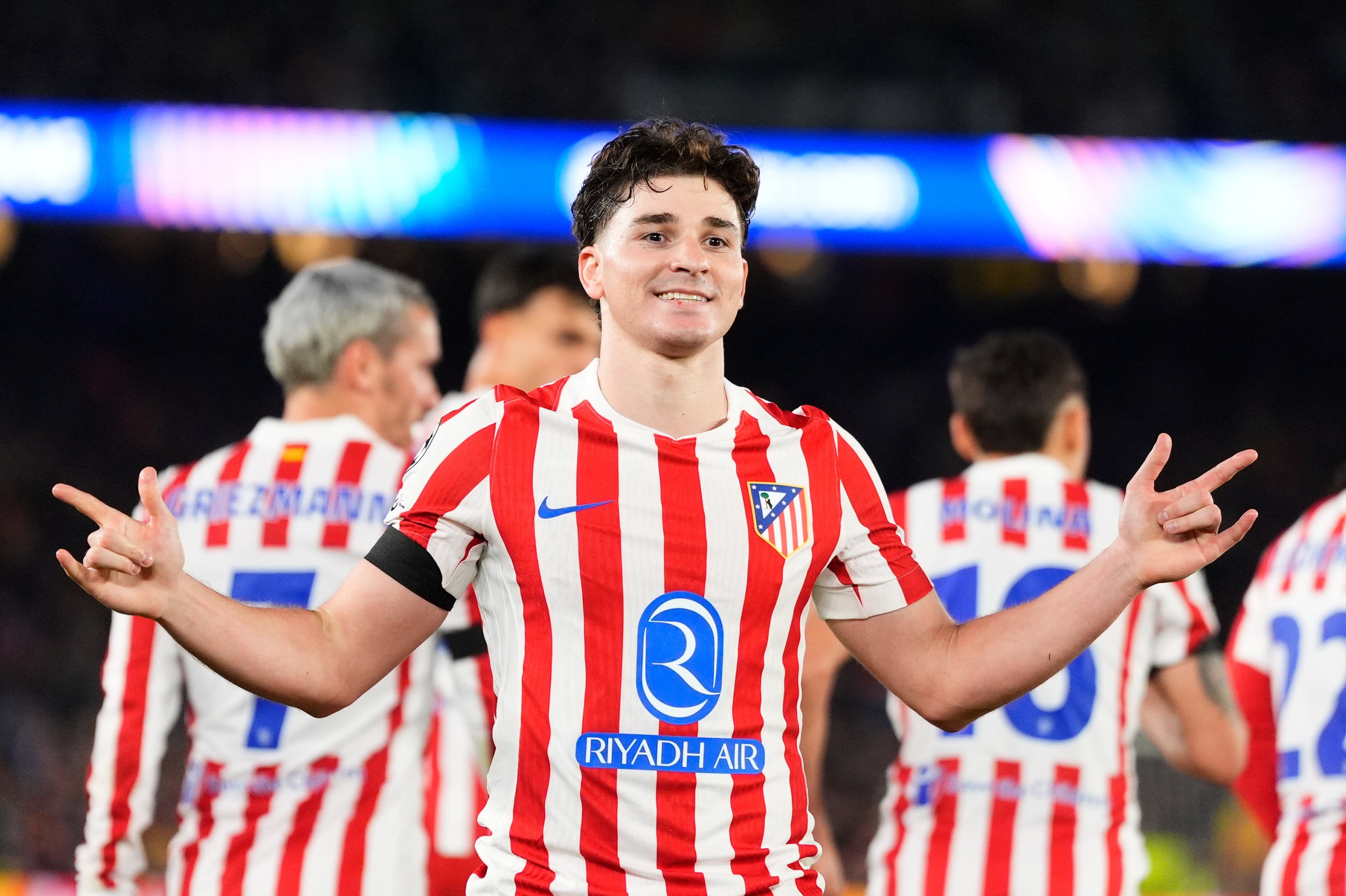 Ante la intención del Barcelona por contratarlo, Atlético de Madrid busca blindar a Julián Álvarez con una mejora contractual (EFE/Siu Wu)