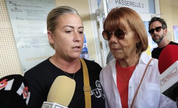 Gisèle Pélicot y su hija, Caroline Darian, tras la jornada del juicio. (EFE)
