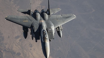 Trump anuncia el rescate del militar desaparecido en Irán tras el derribo de su avión de combate