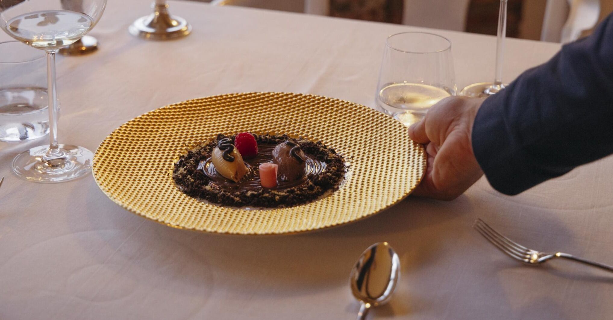 Plato en el restaurante La Finca (Web de La Bobadilla)