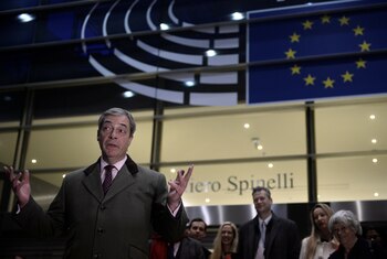 Farage frente al Parlamento Europeo.