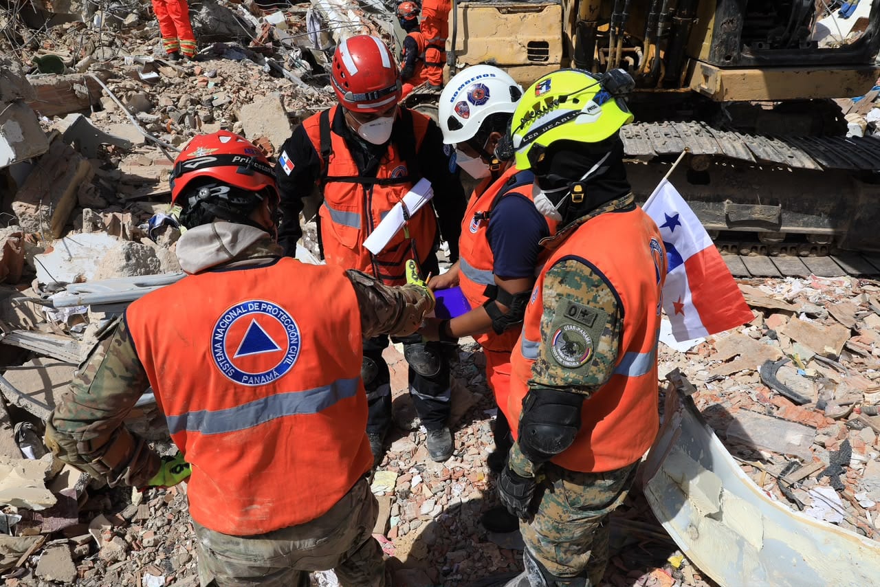 El equipo USAR-PAN11 trabajó de manera coordinada con autoridades venezolanas y rescatistas internacionales durante las operaciones desarrolladas en La Guaira. Tomado de la Presidencia